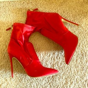 Red Satin Botties sz. 9.5